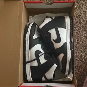 Brand new women’s dunk high panda never worn as 6 w receipt